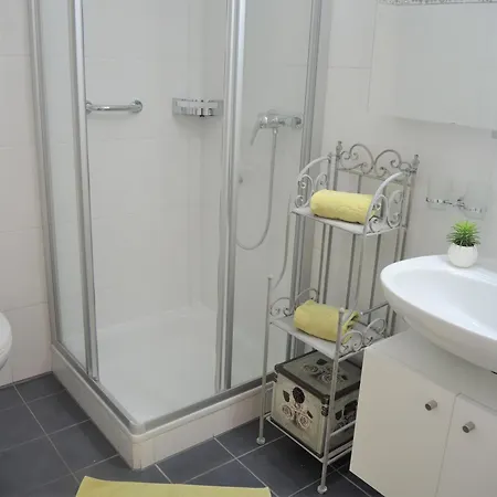 Apartment Camelia By Fewotessin *